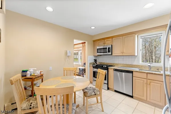 $799,000 | 15 Stuckler Lane, Wayne, NJ 07470