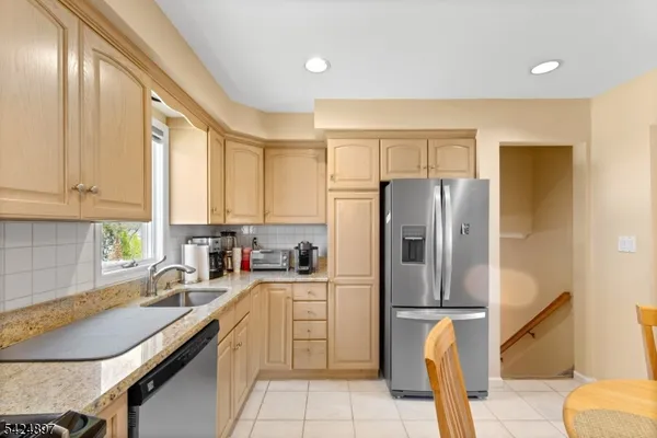 $799,000 | 15 Stuckler Lane, Wayne, NJ 07470