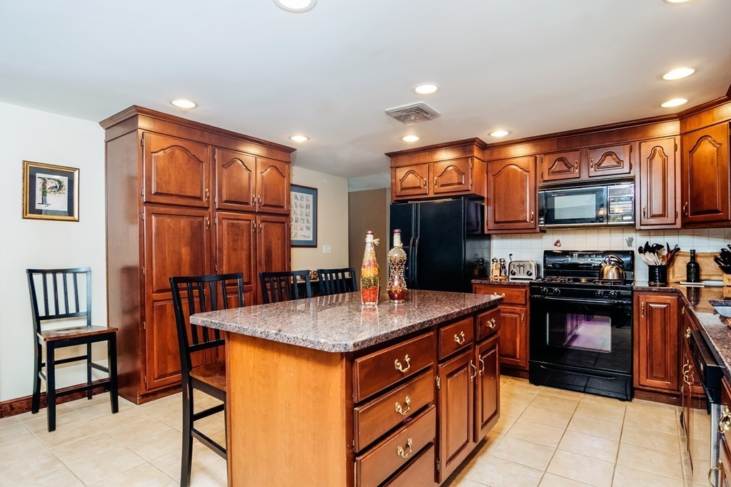 40 Virginia Road Tyngsborough, MA 01879 - Photo 8 of 28