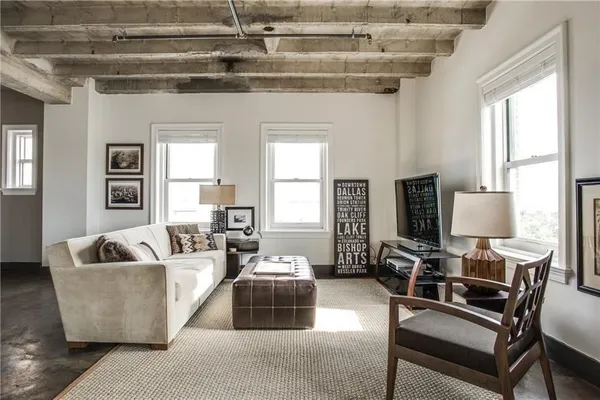 $4,250 | 329 East Colorado Boulevard, Unit 501, Dallas, TX 75203