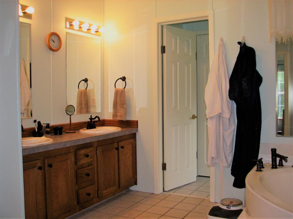2703 Upper Stone Mountain Road Unicoi, TN 37692 - Photo 18 of 36 Photo 18