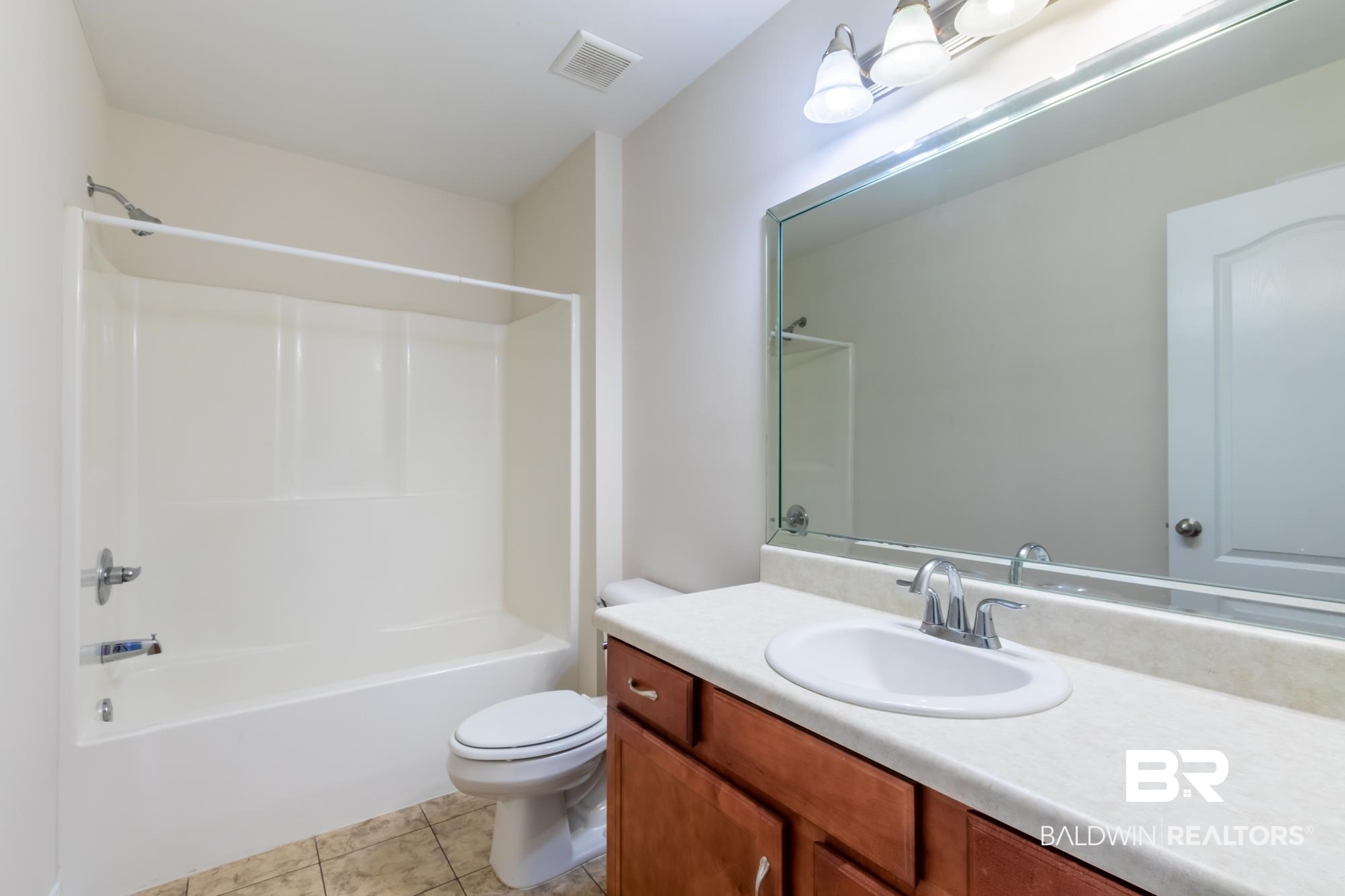 7363 Franklin Square Court Daphne, AL 36526 - Photo 16 of 31 Guest Bathroom