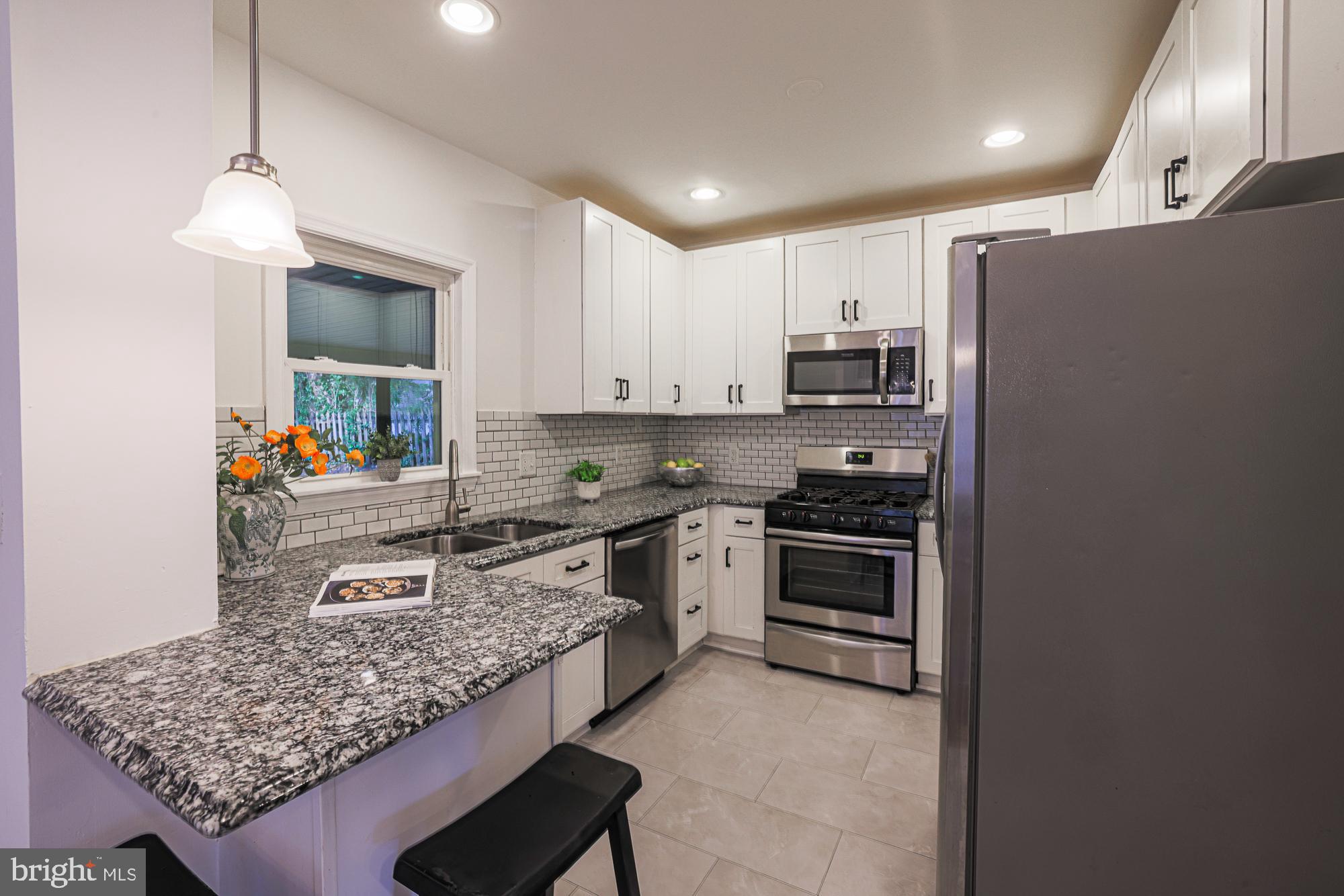 410 Kingston Road Baltimore, MD 21229 - Photo 11 of 56 Granite countertops, stainless steel appliances
