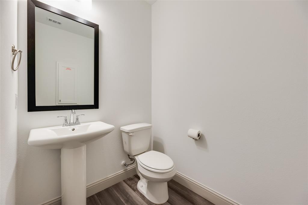 9005 Phoebe Road Frisco, TX 75035 - Photo 21 of 23 a bathroom with a toilet sink and mirror