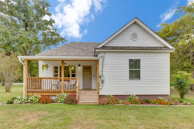 $232,850 | 406 East 16th Street, Chickamauga, GA 30707