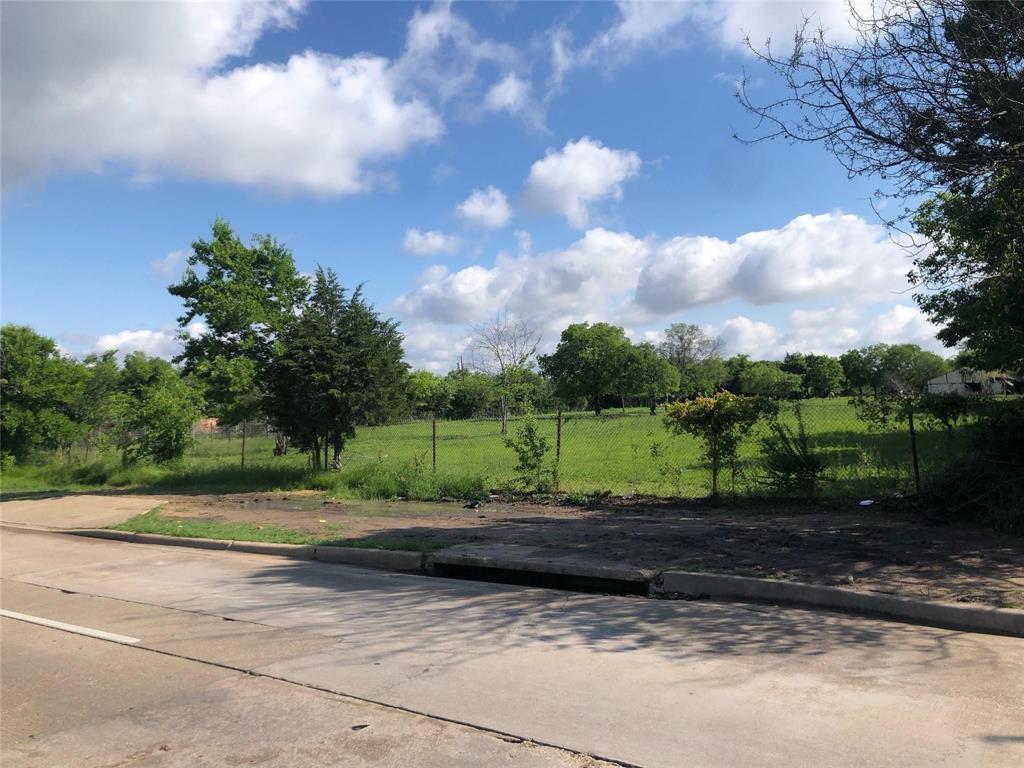 15411 Seagoville Road Dallas, TX 75253 - Photo 7 of 10 a view of a park