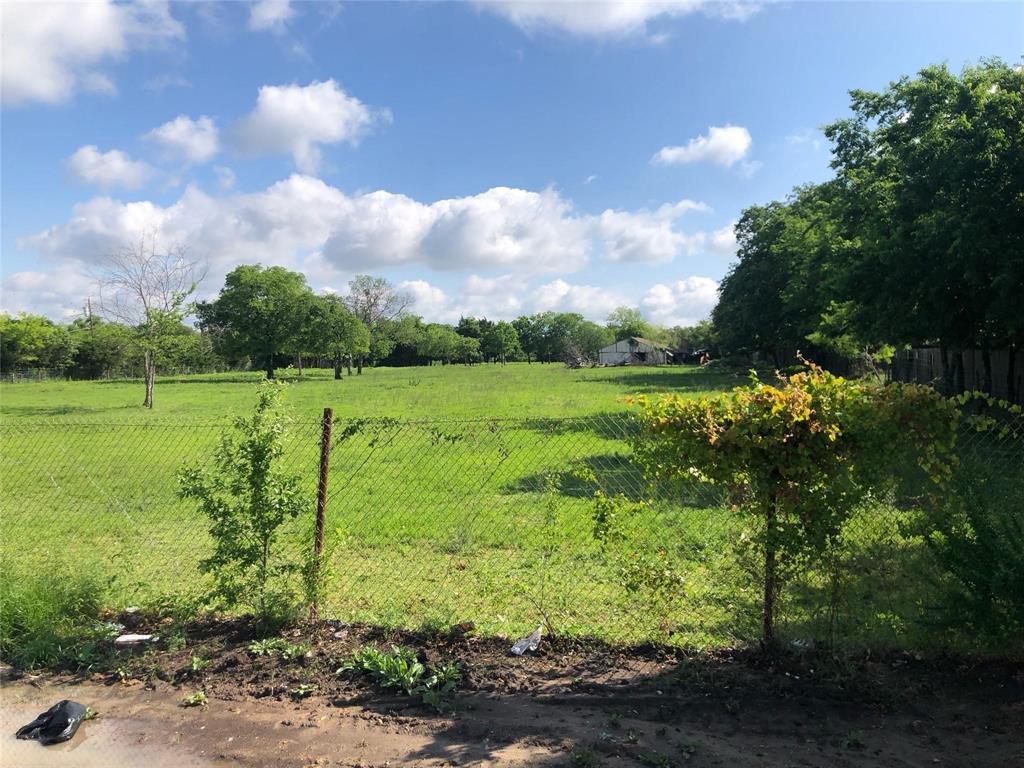 15411 Seagoville Road Dallas, TX 75253 - Photo 8 of 10 a view of a green field with lots of bushes