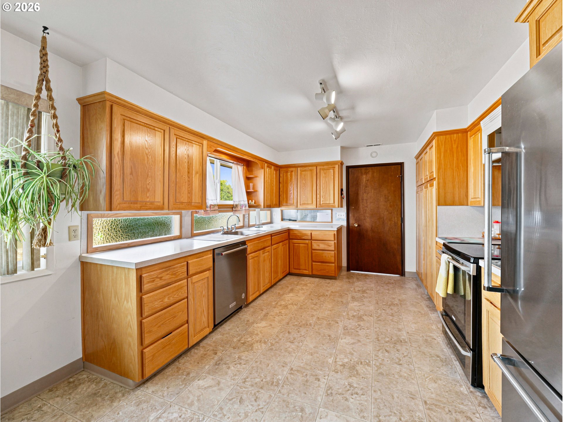 13606 South Vick Road Molalla, OR 97038 - Photo 12 of 46 Kitchen