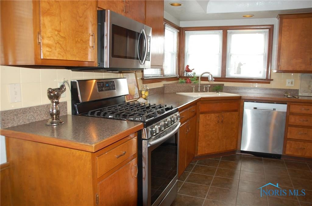 3609 Worden Road Oregon, OH 43616 - Photo 5 of 23 Gallery Image 5