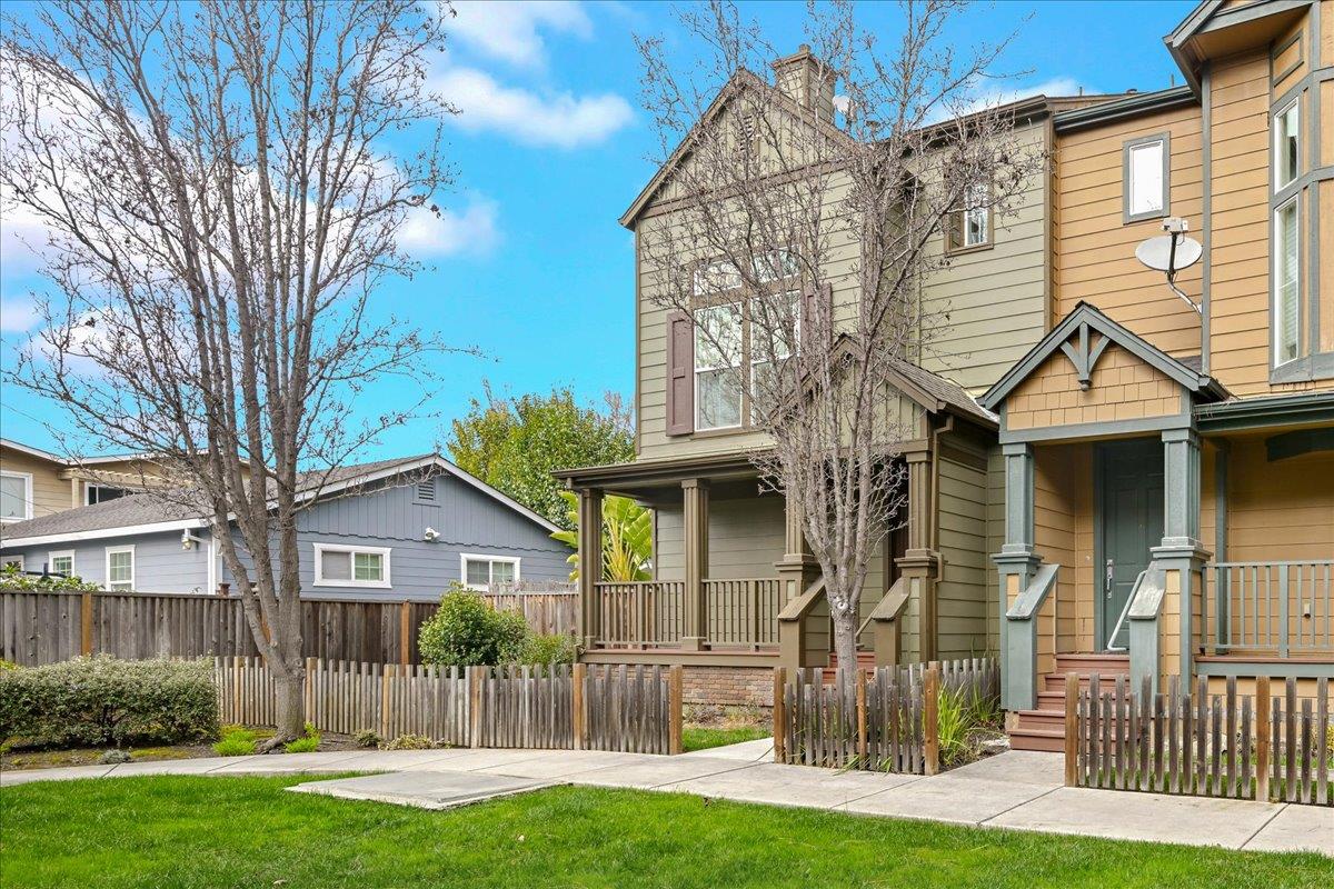 180 Wiley Terrace Mountain View, CA 94043 - Photo 3 of 36