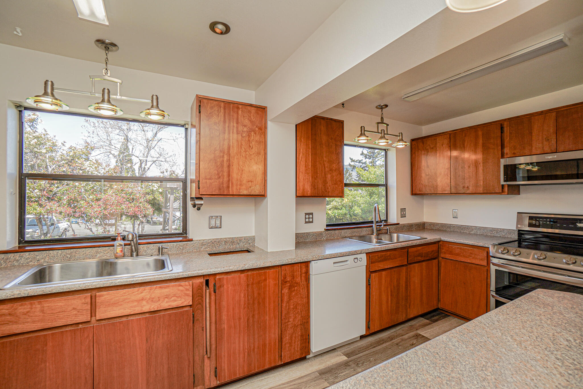 67 Woolen Way Ashland, OR 97520 - Photo 29 of 83 DSC01866