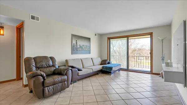 $269,900 | 10985 South 84th Avenue, Unit 3B, Palos Hills, IL 60465