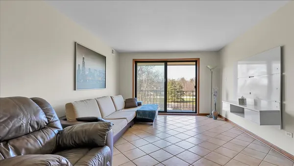 $269,900 | 10985 South 84th Avenue, Unit 3B, Palos Hills, IL 60465