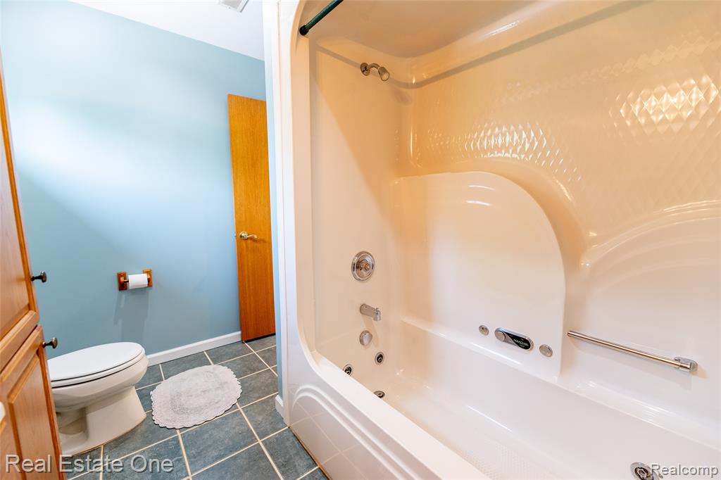 3180 Eastwood Drive Rochester, MI 48309 - Photo 33 of 45