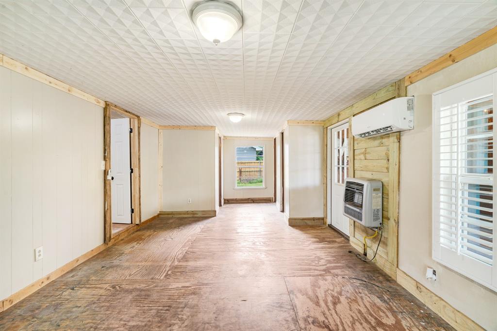 735 1st Southwest Detroit, TX 75436 - Photo 5 of 26 a view of a livingroom with a ceiling fan