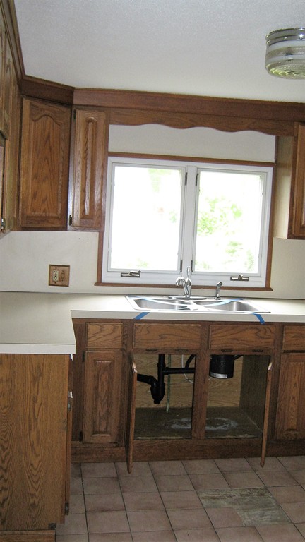 238 Shawmut Street Springfield, MA 01108 - Photo 4 of 12