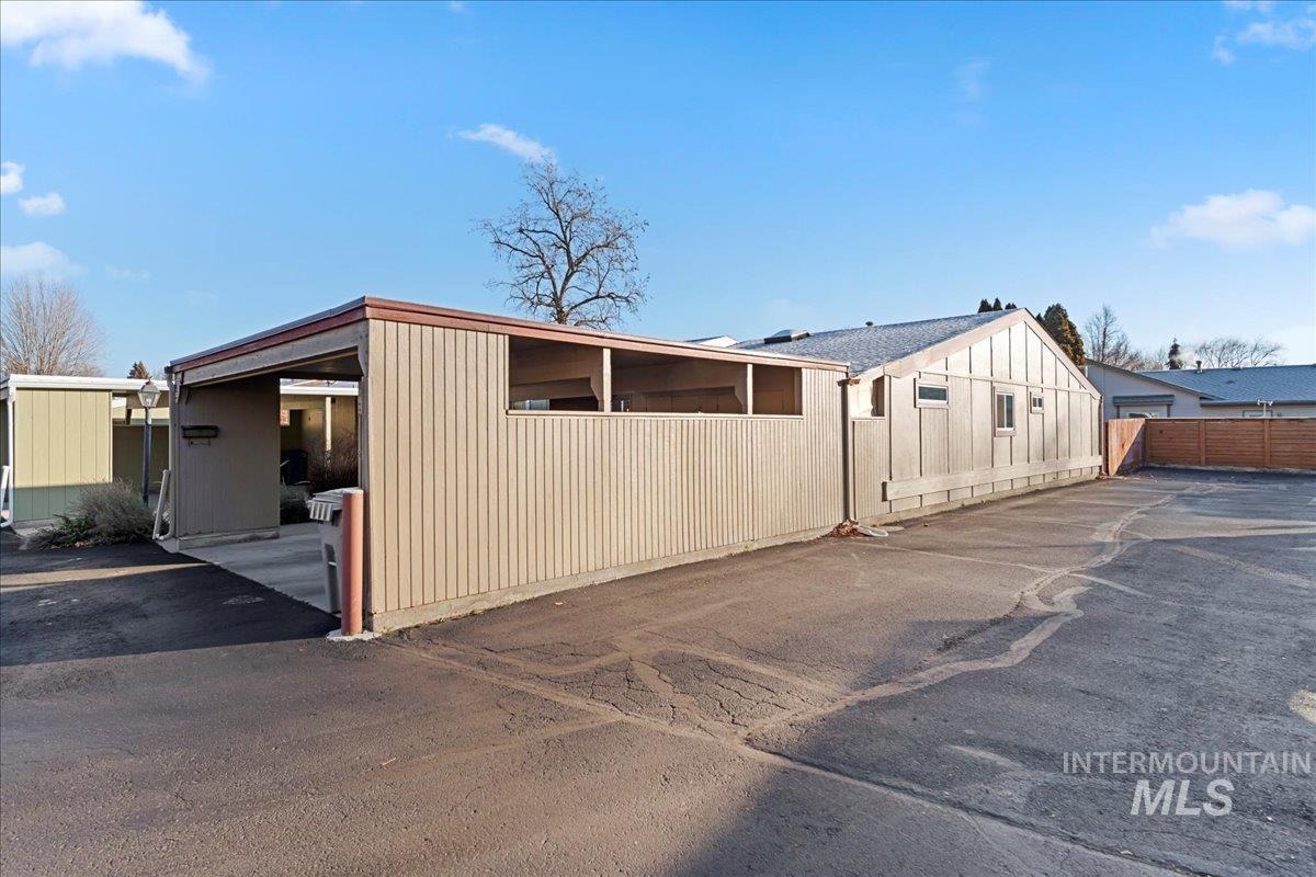 4747 Albion Street, Unit J Boise, ID 83705 - Photo 4 of 21 View of side of home