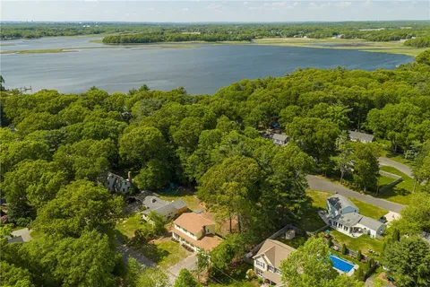 $679,000 | 5 Knapton Street, Barrington, RI 02806