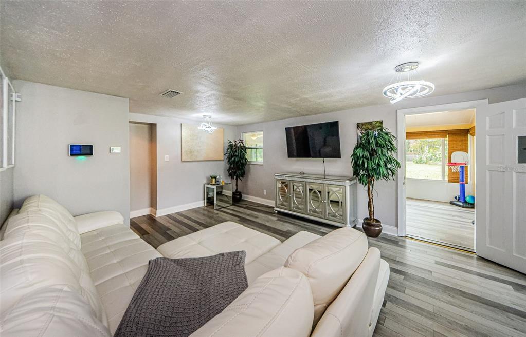 11403 Tucker Road Riverview, FL 33569 - Photo 8 of 54 Livingroom