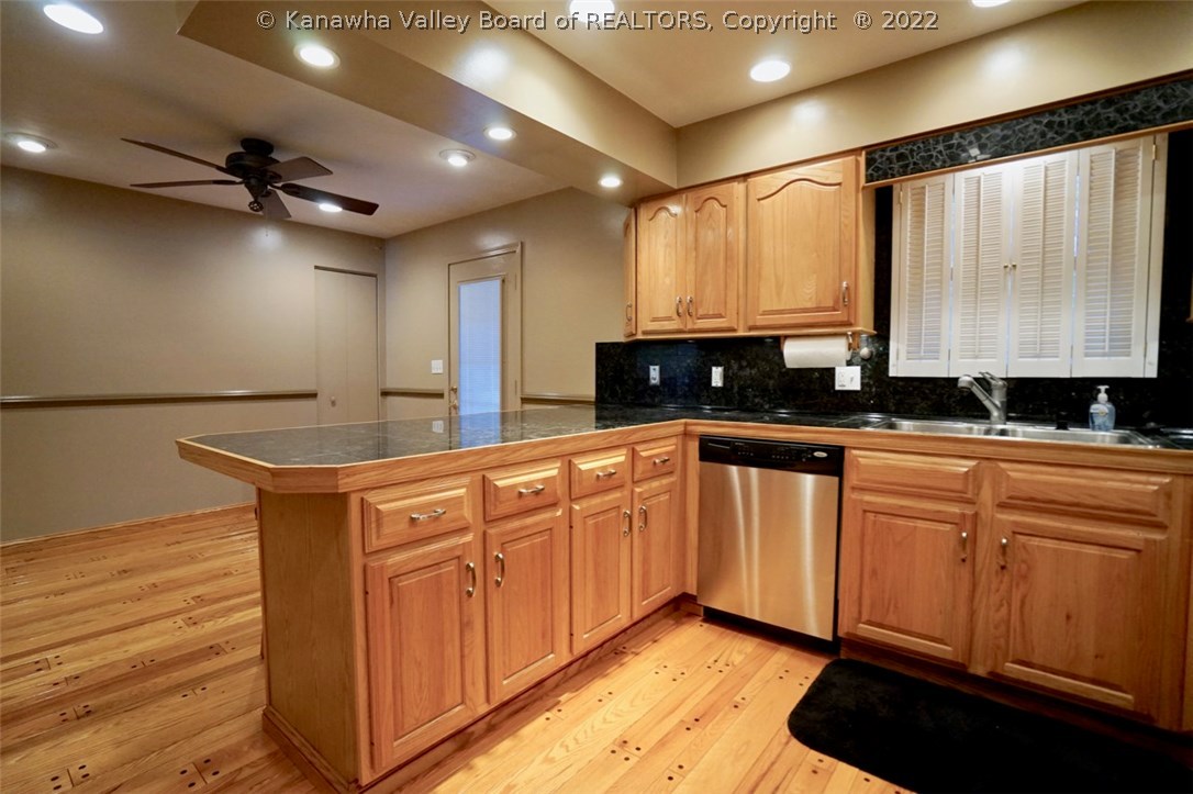1802 Pine Manor Road Charleston, WV 25311 - Photo 10 of 33 Gallery Image 10