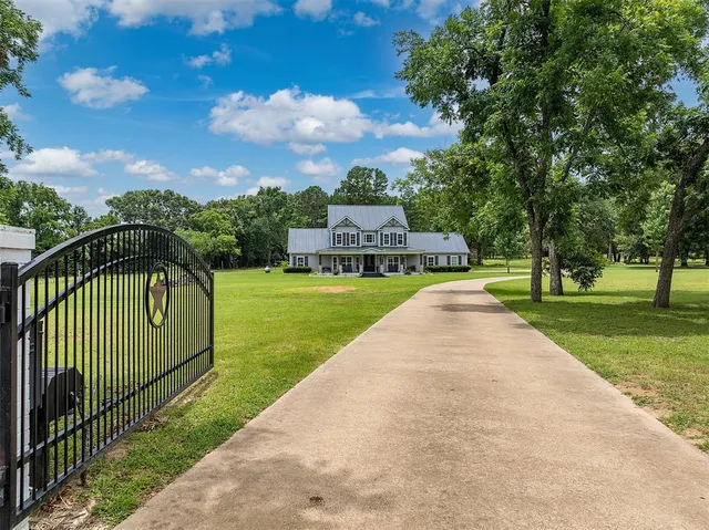 $890,000 | 20850 County Road 4226, Frankston, TX 75763