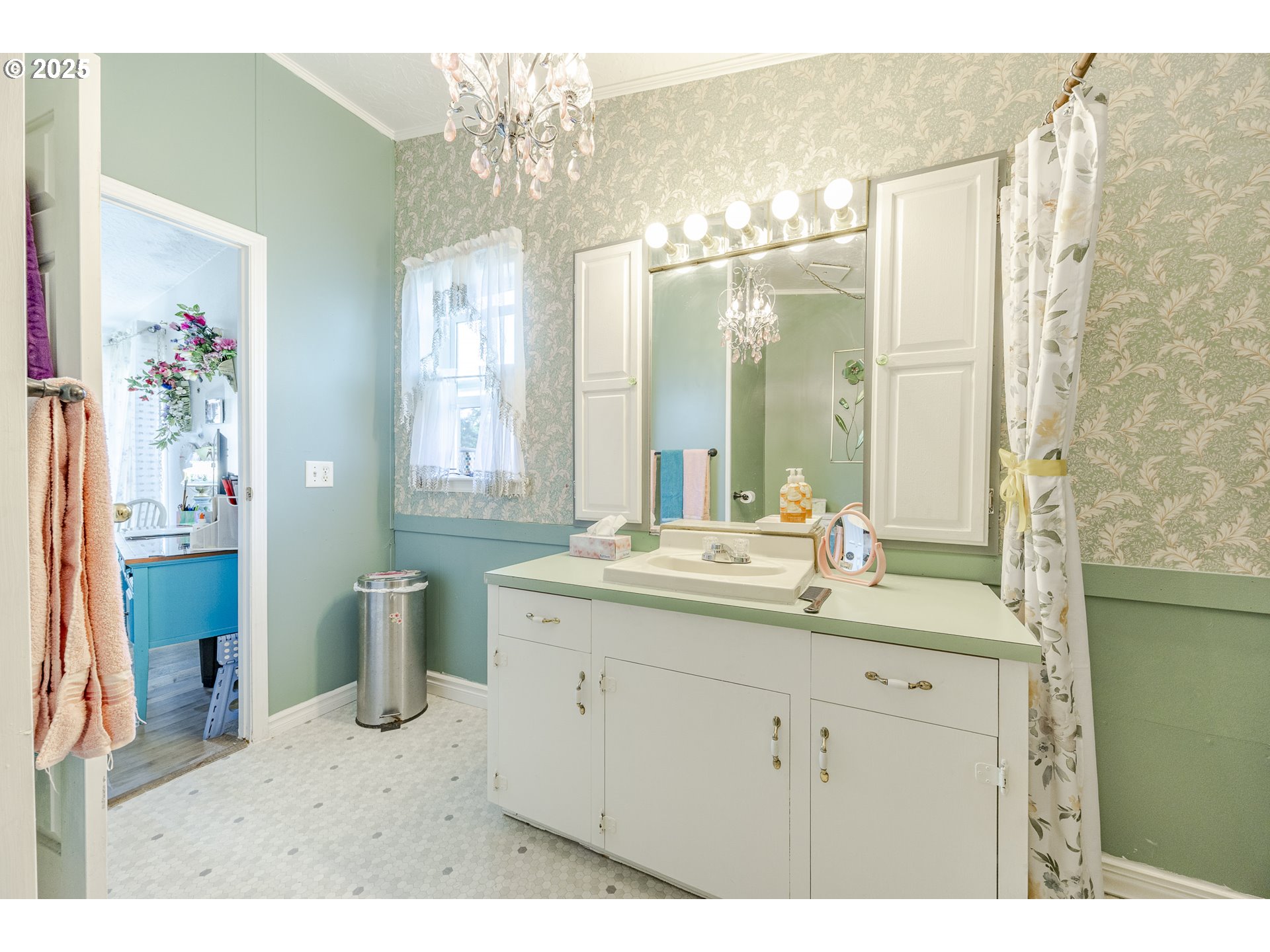 1699 North Terry Street, Unit 142 Eugene, OR 97402 - Photo 21 of 28 Bathroom, Attached