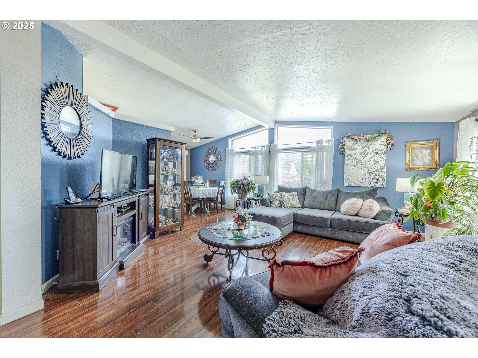 1699 North Terry Street, Unit 142 Eugene, OR 97402 - Photo 6 of 28 Living Room