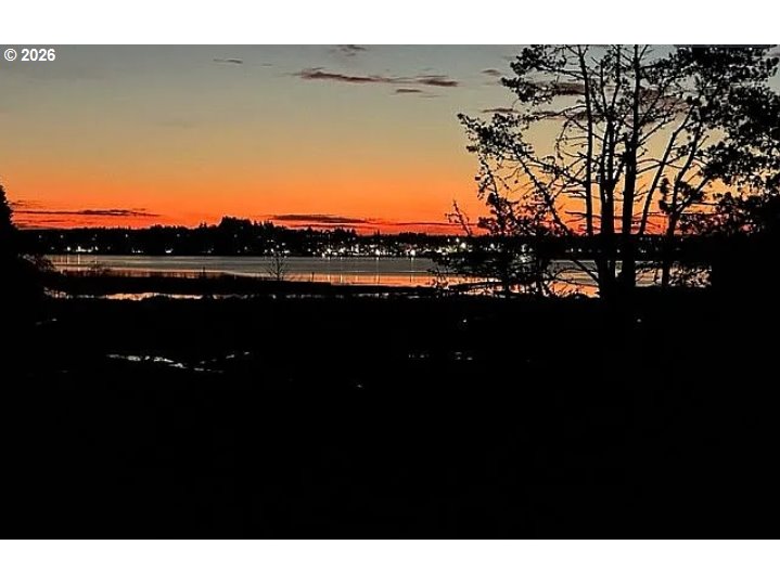 94475 Golf Course Lane North Bend, OR 97459 - Photo 34 of 45 a view of city and mountain
