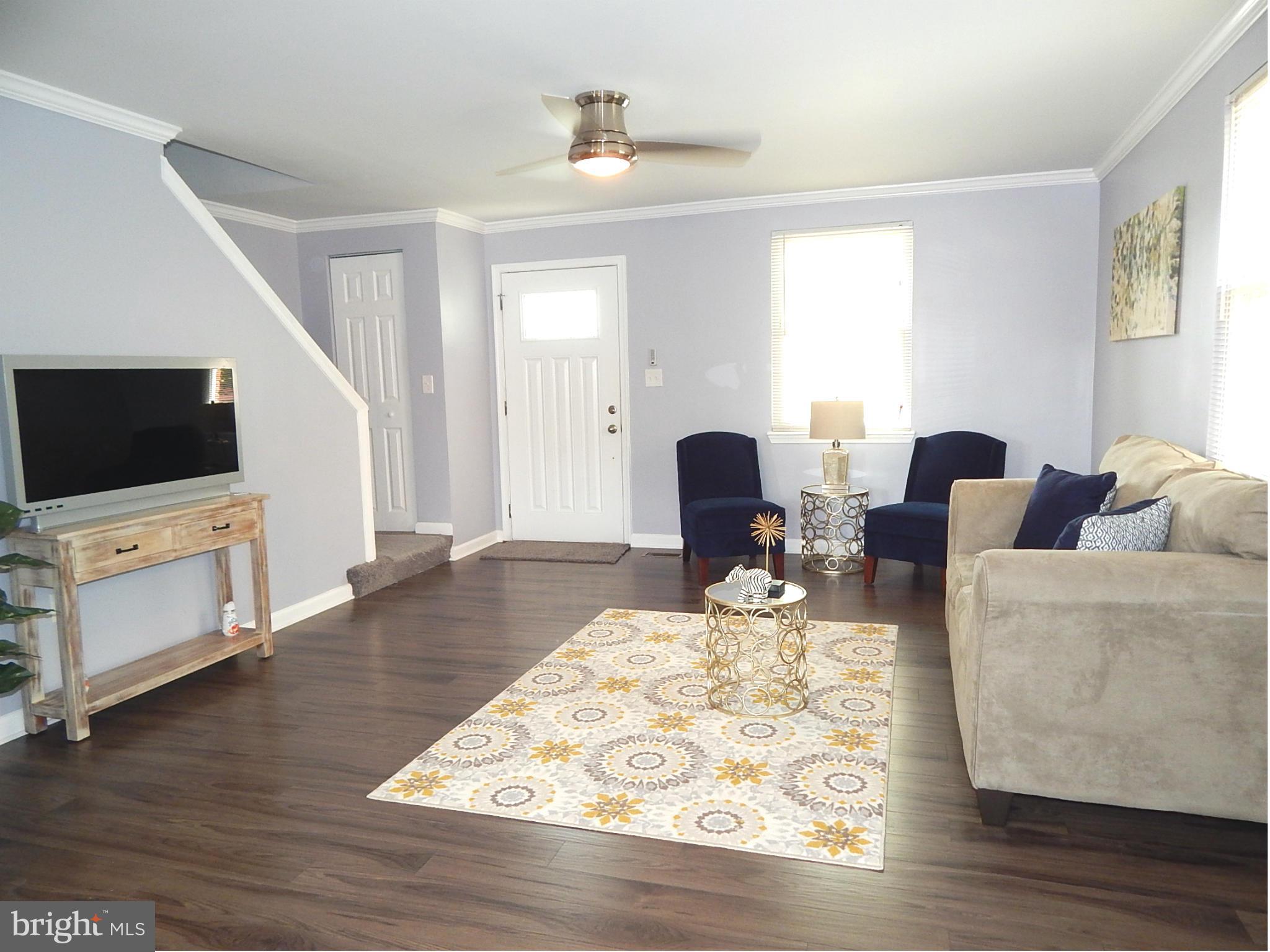 8517 Oak Road Baltimore, MD 21234 - Photo 3 of 30 Living Room