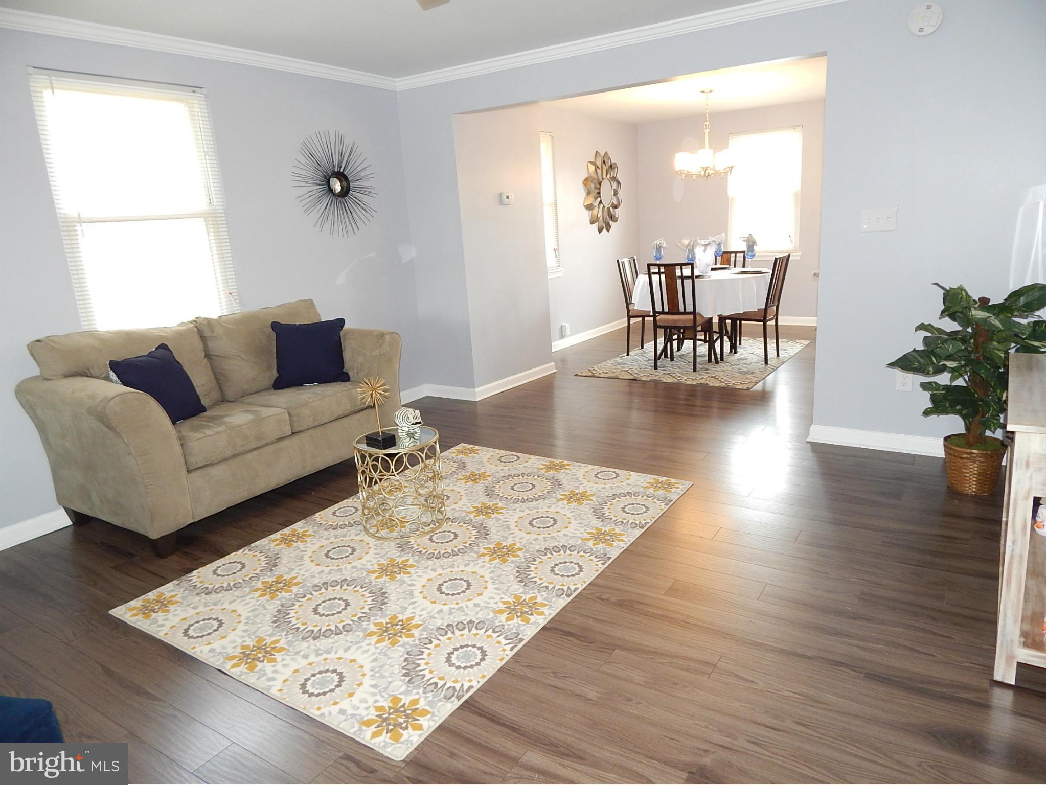 8517 Oak Road Baltimore, MD 21234 - Photo 6 of 30 Living Room