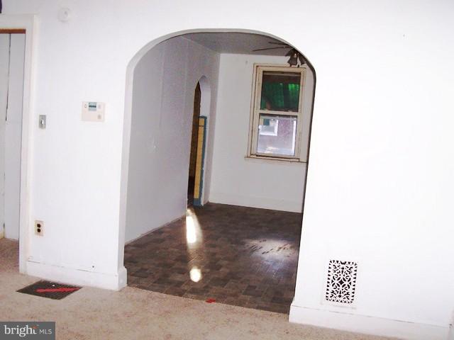 1084 Common Road Camden, NJ 08104 - Photo 3 of 13 Livingroom