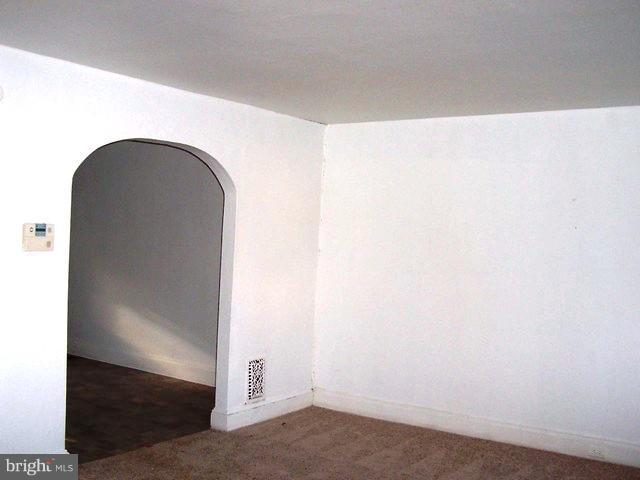 1084 Common Road Camden, NJ 08104 - Photo 5 of 13 Livingroom
