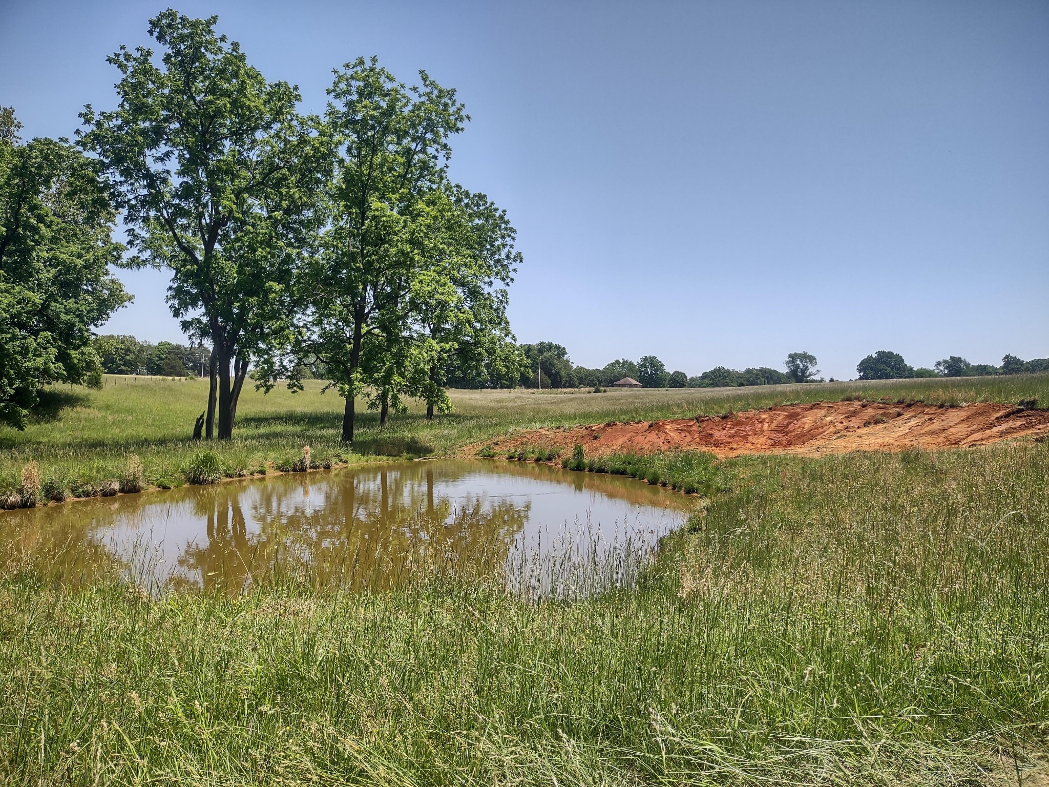 3 Valley Road Springfield, TN 37172 - Photo 5 of 26 a view of a lake with houses in the background