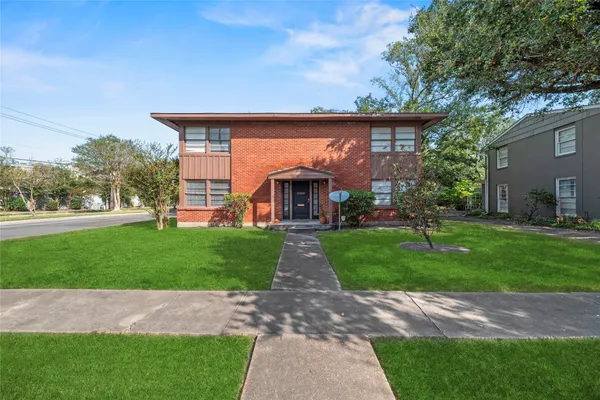 $1,600 | 3930 Law Street, Unit 2, Houston, TX 77005