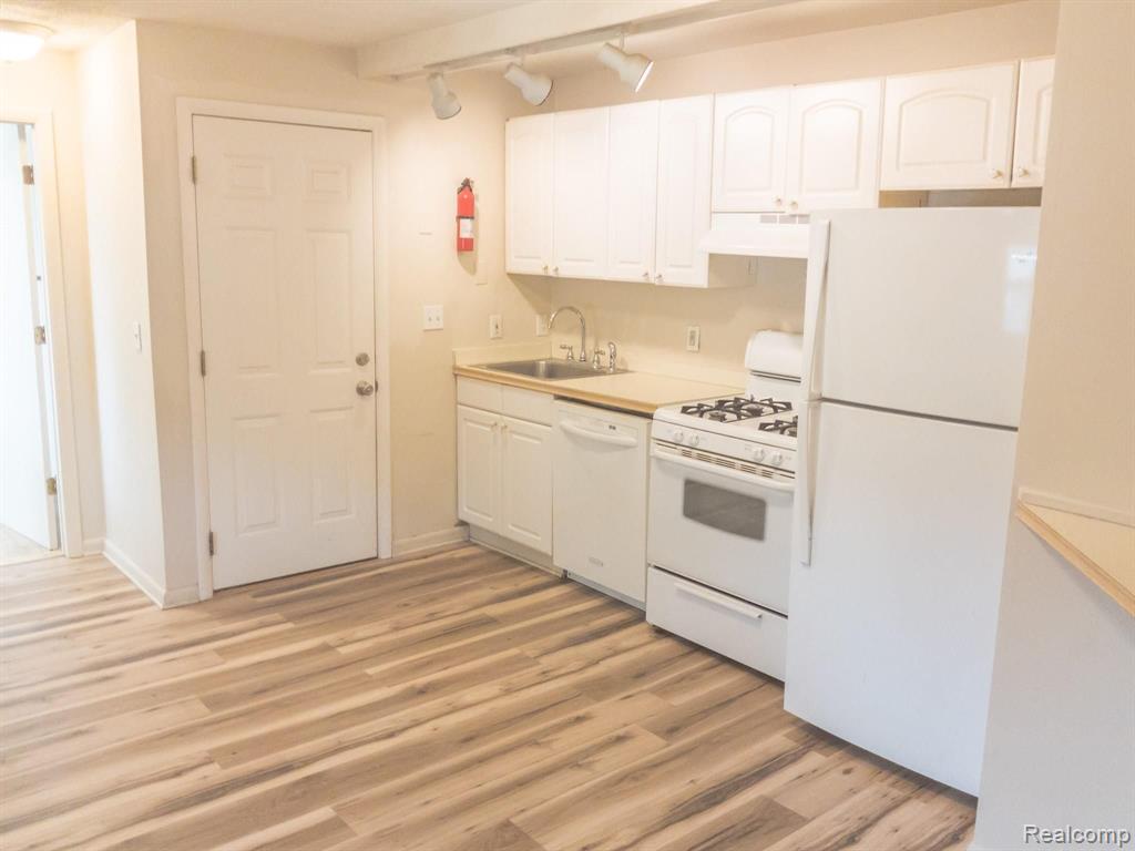 305 Twelve Mile Road, Unit 2 Royal Oak, MI 48073 - Photo 4 of 13