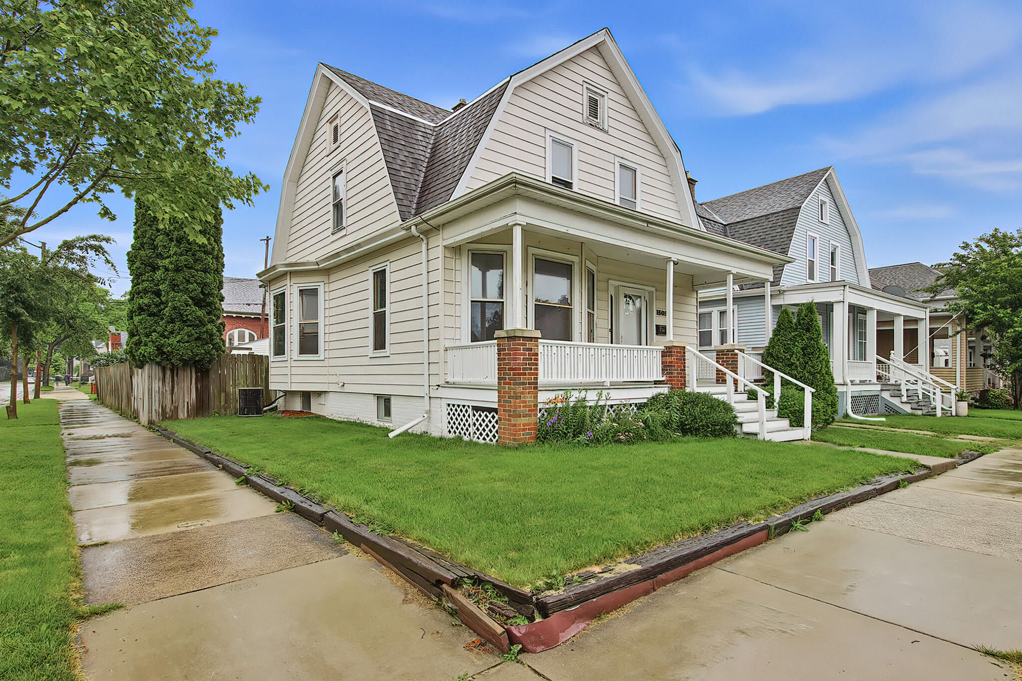 1503 Thurston Avenue Racine, WI 53405 - Photo 2 of 34 29 IMG_0191