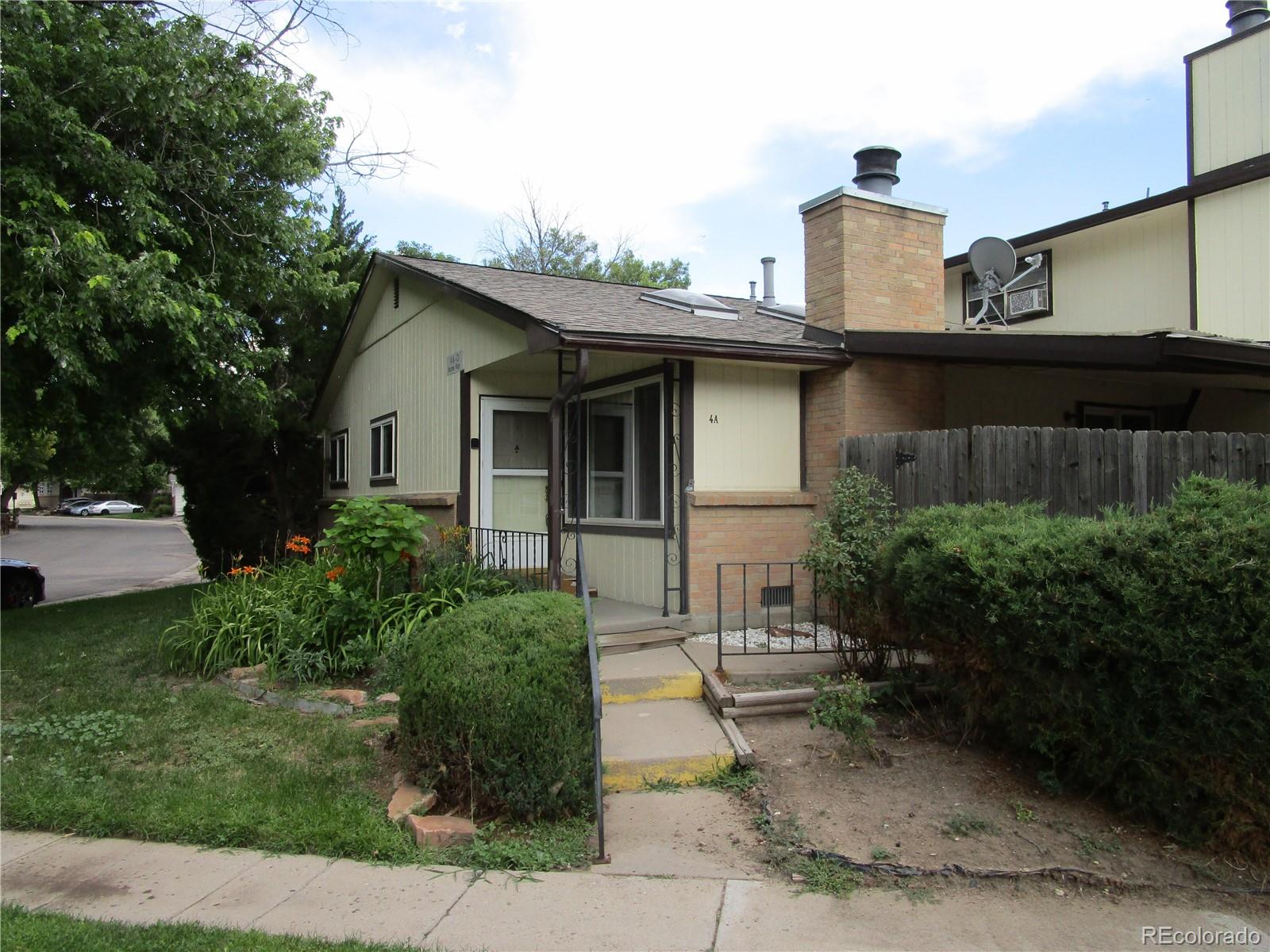 a house view with a outdoor space