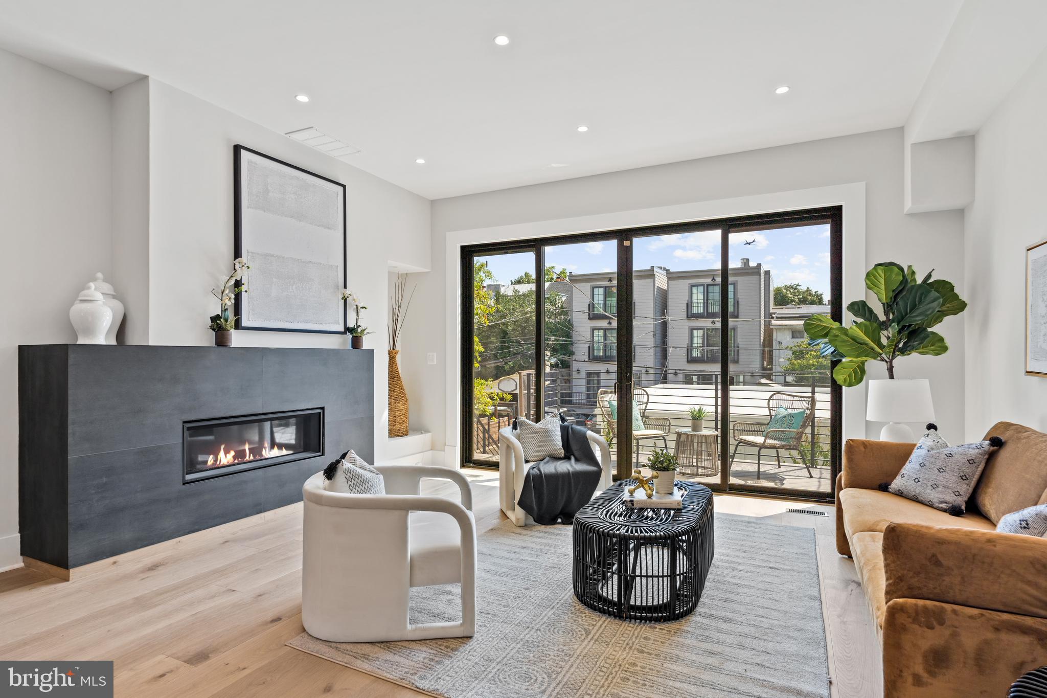 3726 R Street Northwest Washington, DC 20007 - Photo 15 of 59 Family room