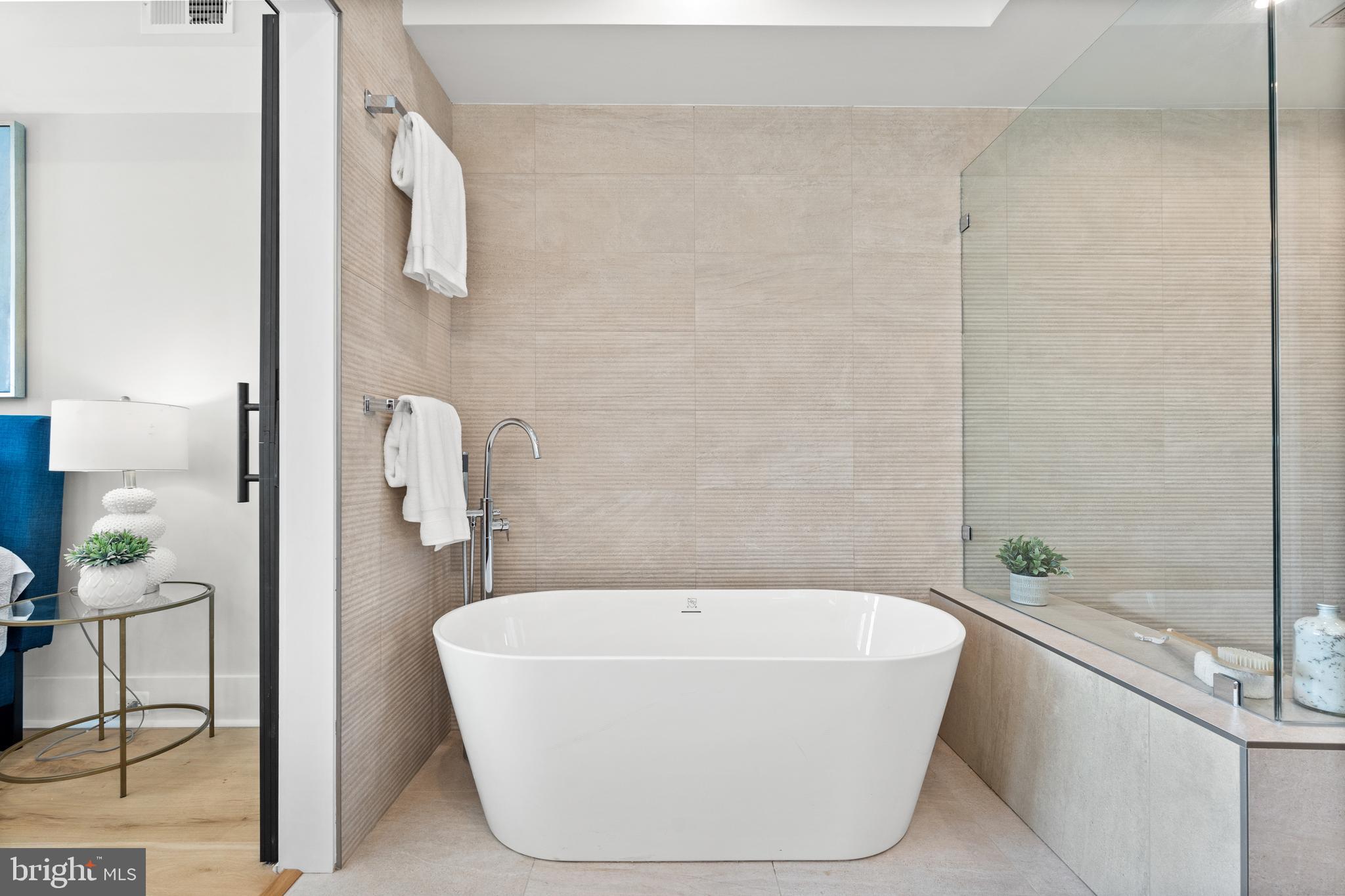 3726 R Street Northwest Washington, DC 20007 - Photo 28 of 59 Primary bathroom