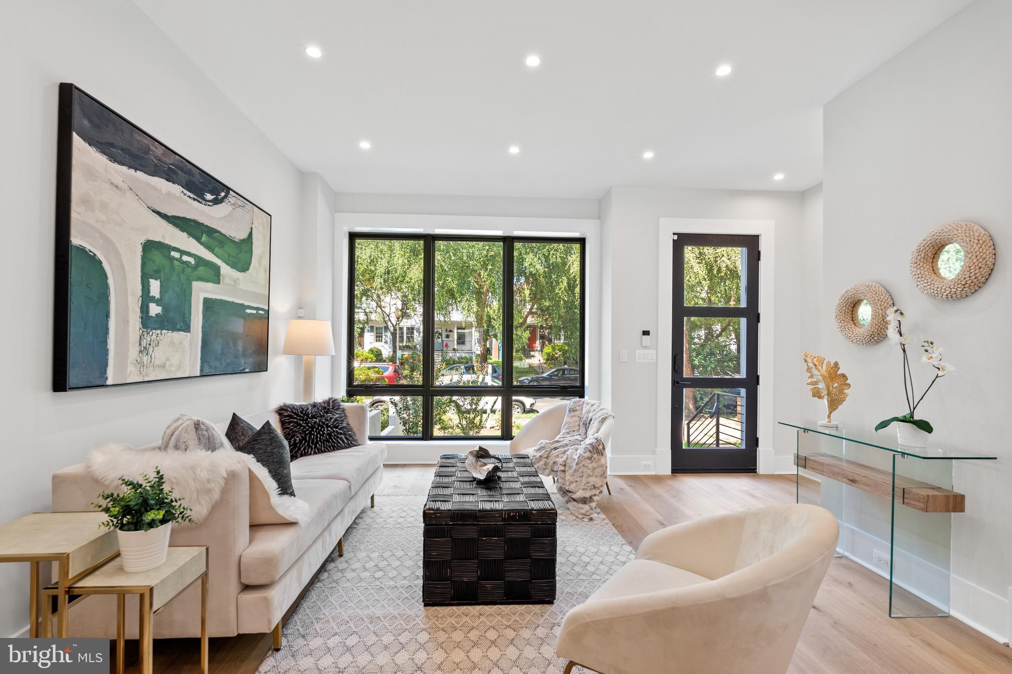 3726 R Street Northwest Washington, DC 20007 - Photo 4 of 59 Living room