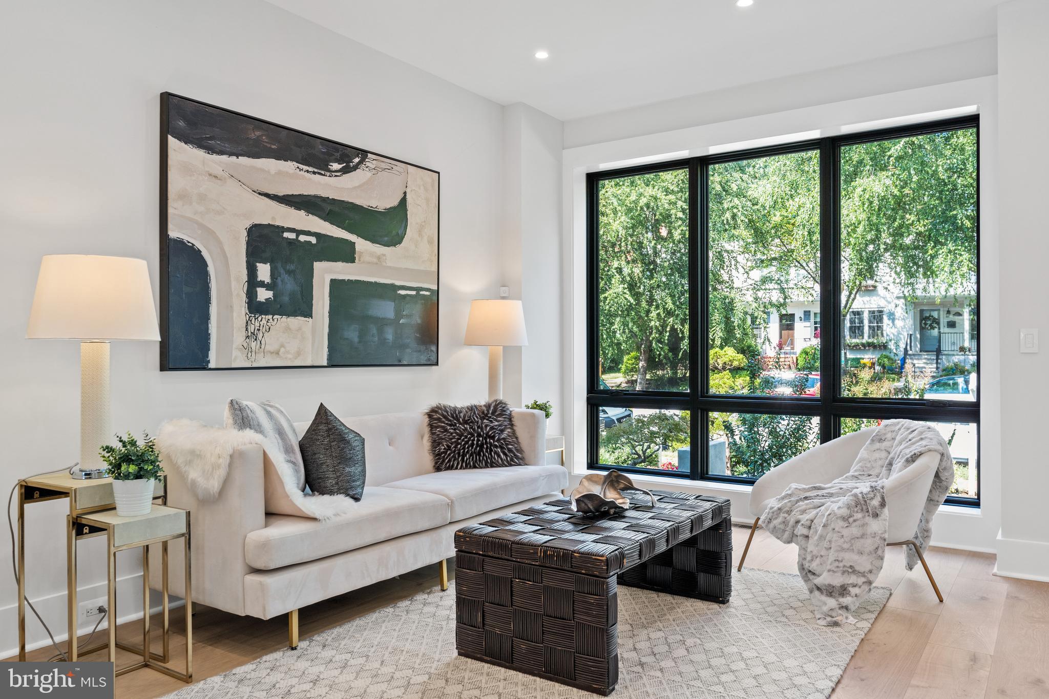 3726 R Street Northwest Washington, DC 20007 - Photo 5 of 59 Living room