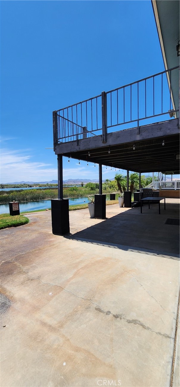 10 Rio Loco Blythe, CA 92225 - Photo 9 of 36 Side view of the back patio and upstairs deck, facing toward the water