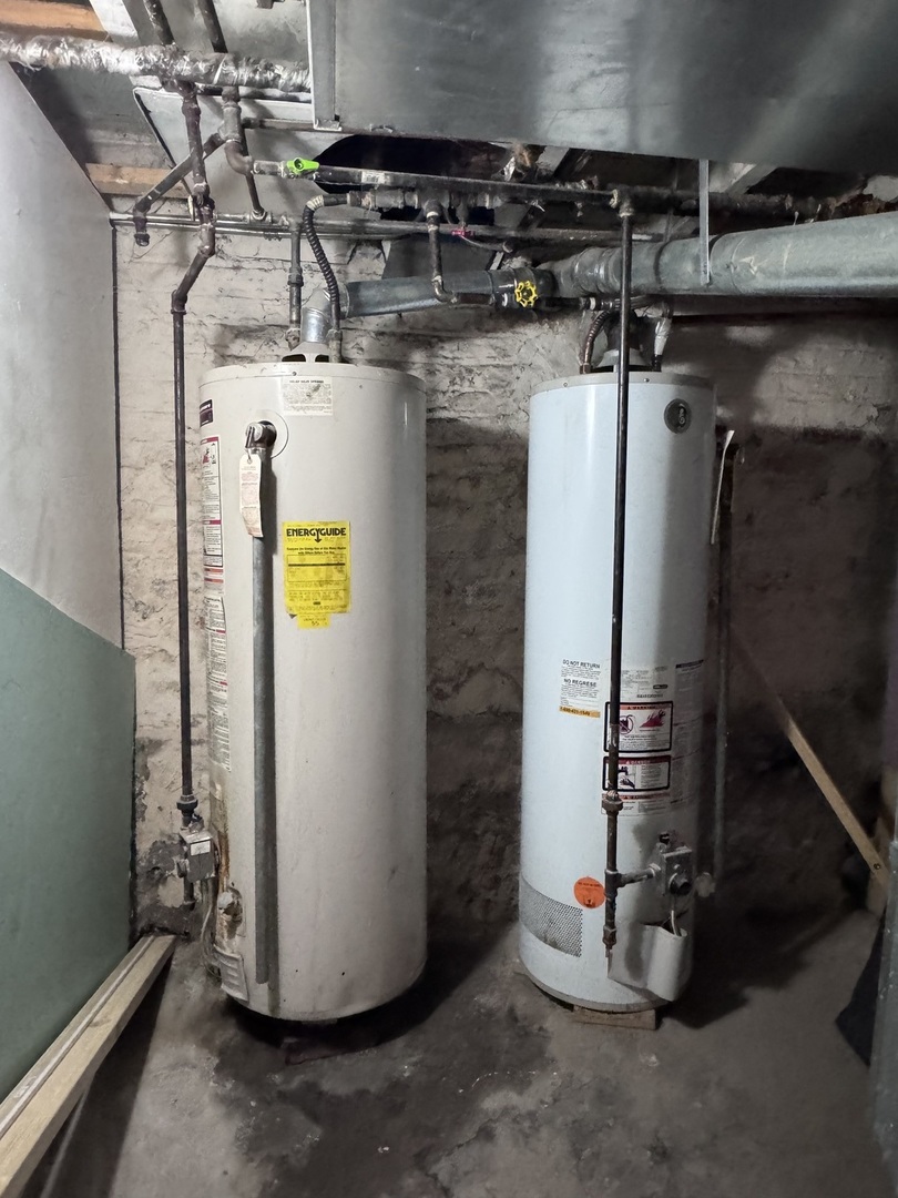 1940 North Pulaski Road Chicago, IL 60639 - Photo 33 of 33 a view of a storage room with washer and dryer