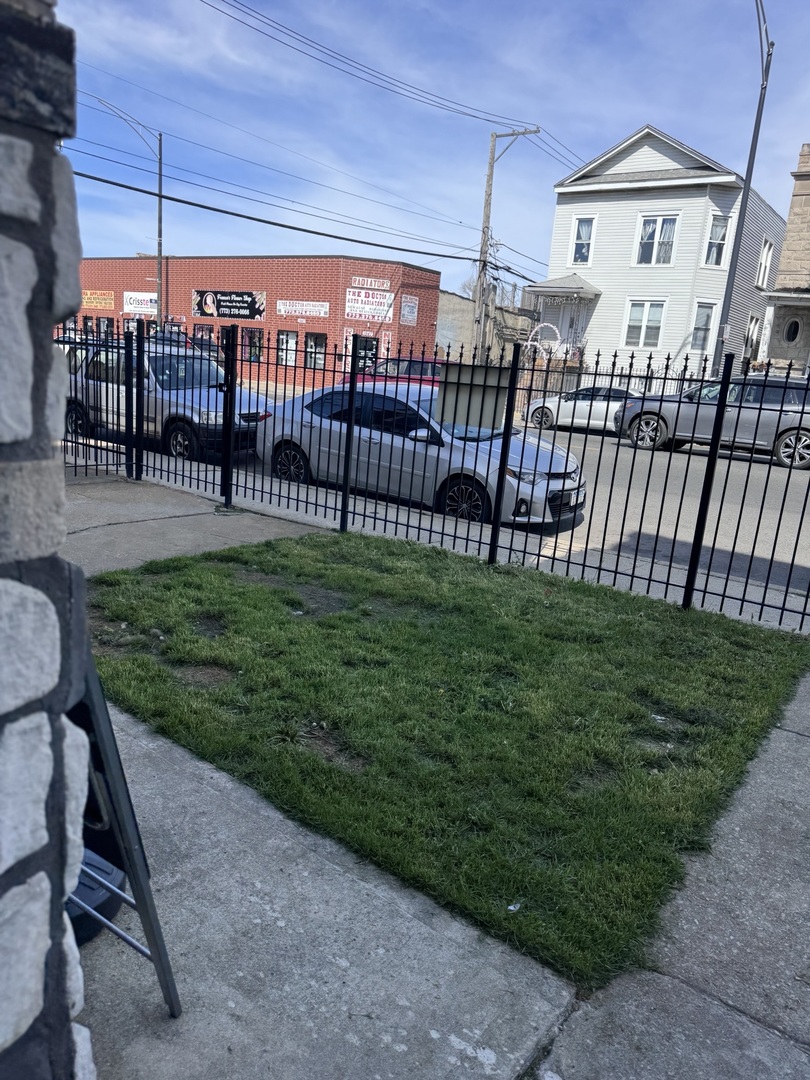1940 North Pulaski Road Chicago, IL 60639 - Photo 4 of 33 a view of a backyard with a garden
