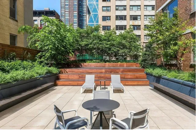 $1,770,000 | 301 West 53rd Street, Unit 9E | Hell's Kitchen