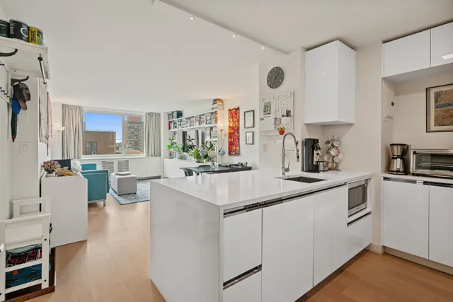 $1,770,000 | 301 West 53rd Street, Unit 9E | Hell's Kitchen