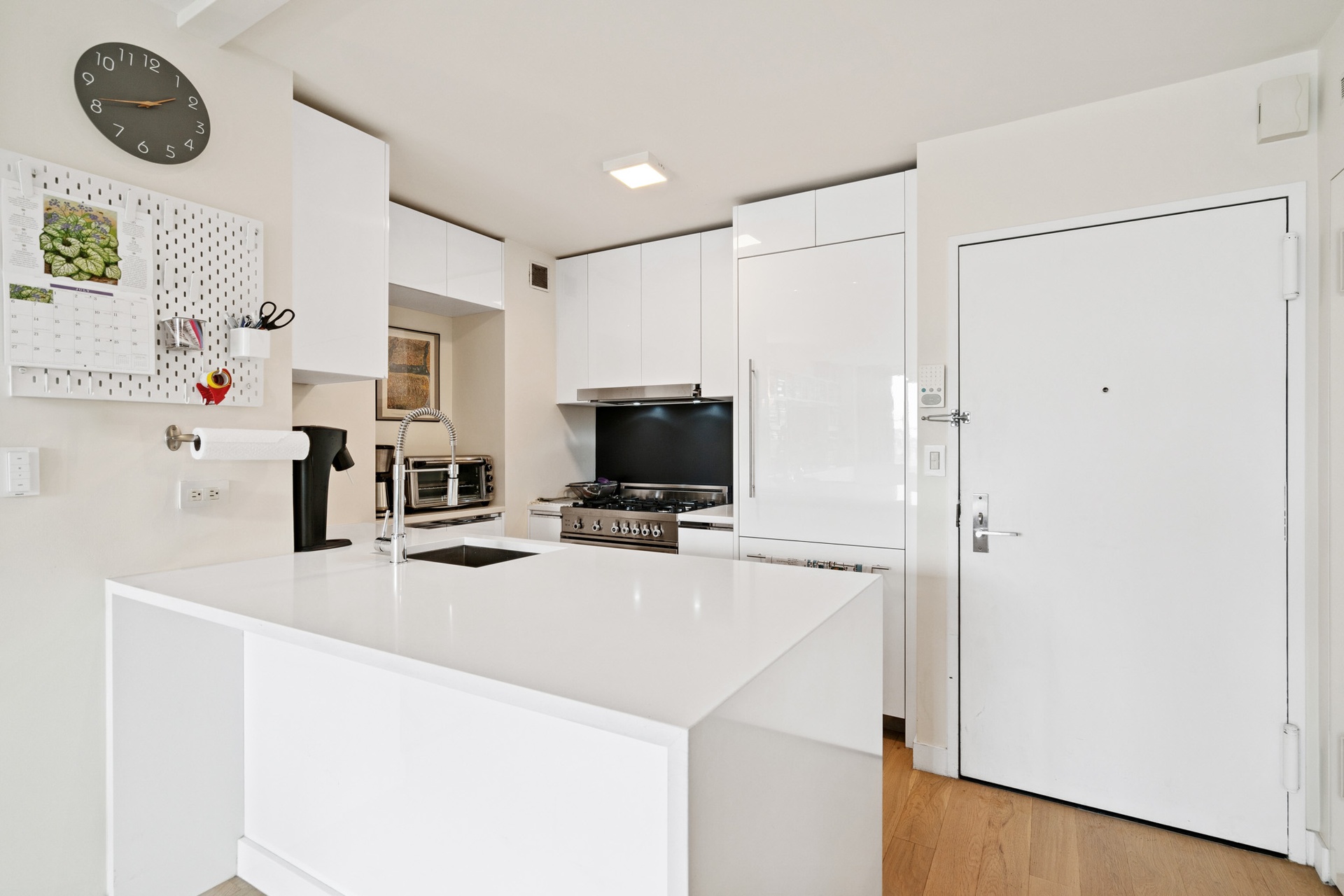 301 West 53rd Street, Unit 9E Manhattan, NY 10019 - Photo 6 of 25