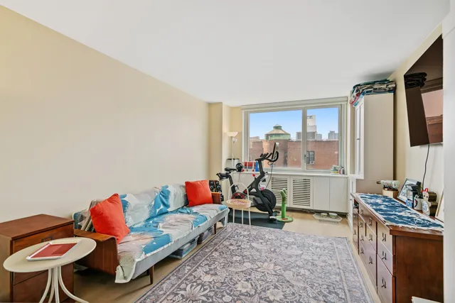 $1,770,000 | 301 West 53rd Street, Unit 9E | Hell's Kitchen