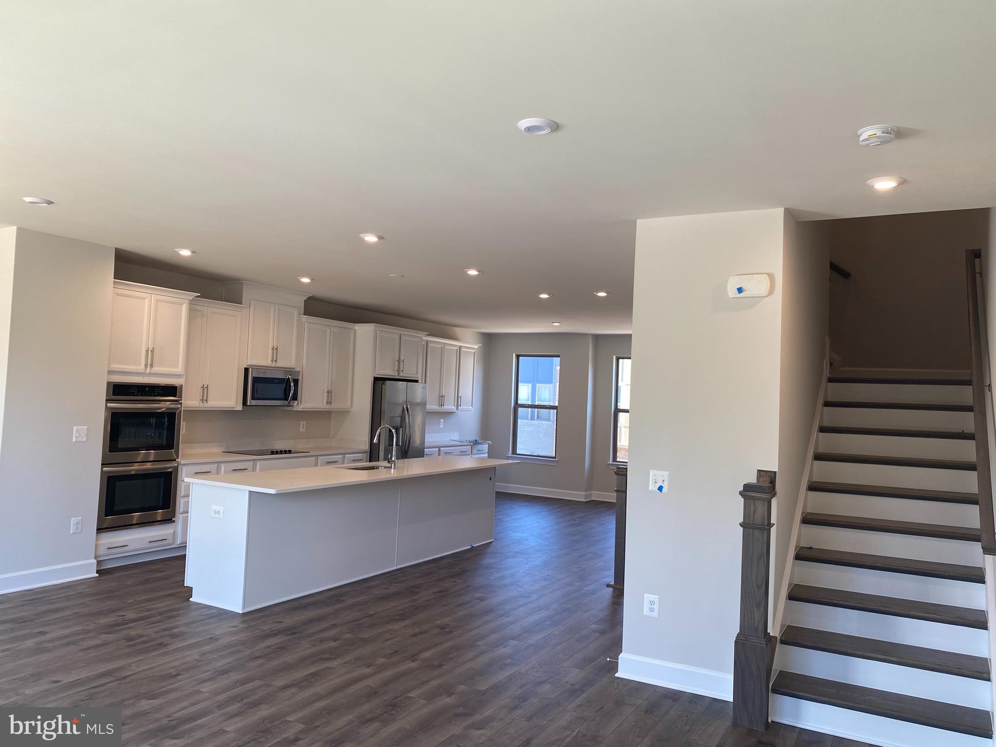 9878 Hopkins Loop Manassas, VA 20110 - Photo 5 of 29