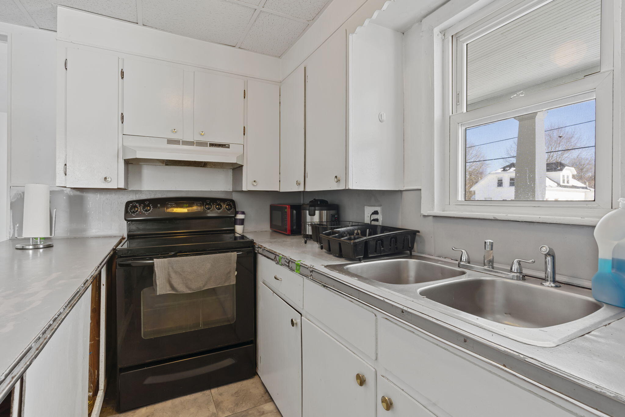 89 Rideout Avenue Lewiston, ME 04240 - Photo 9 of 19 27-web-or-mls-DSC06263